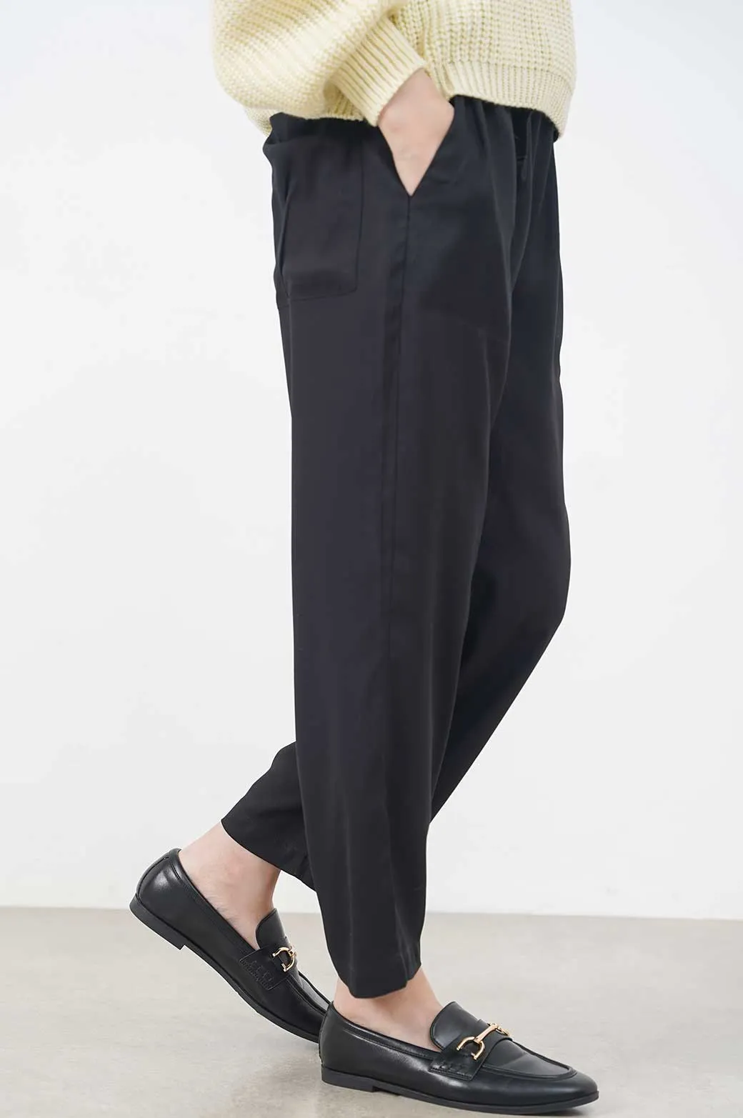 STRAIGHT CREPE PANTS