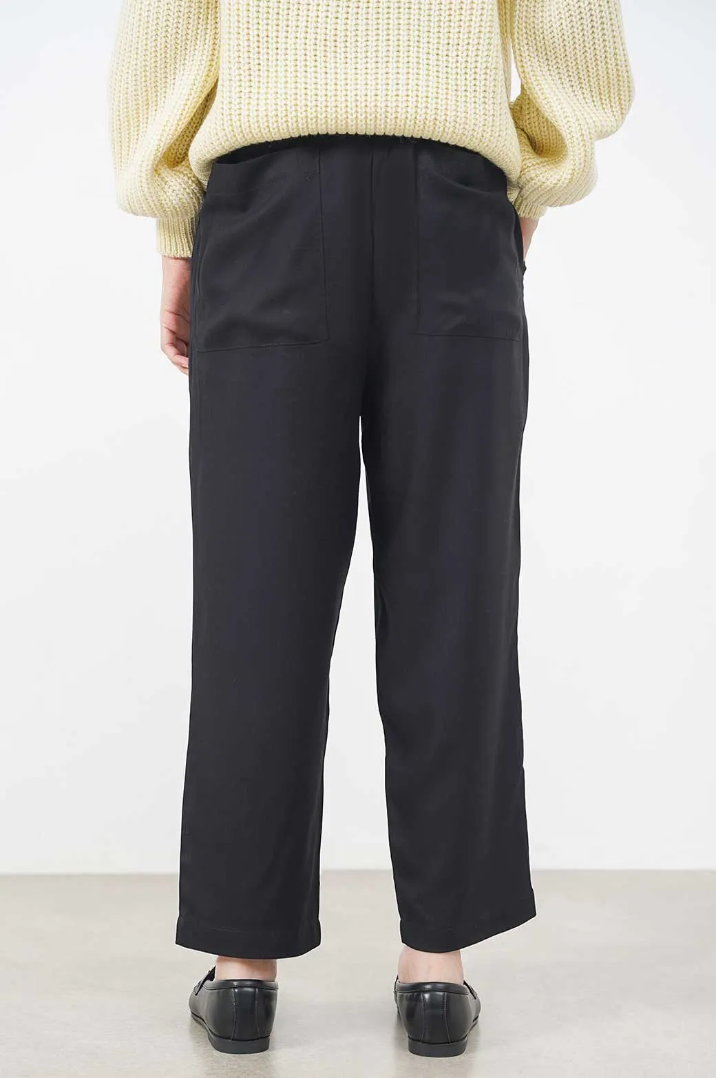 STRAIGHT CREPE PANTS